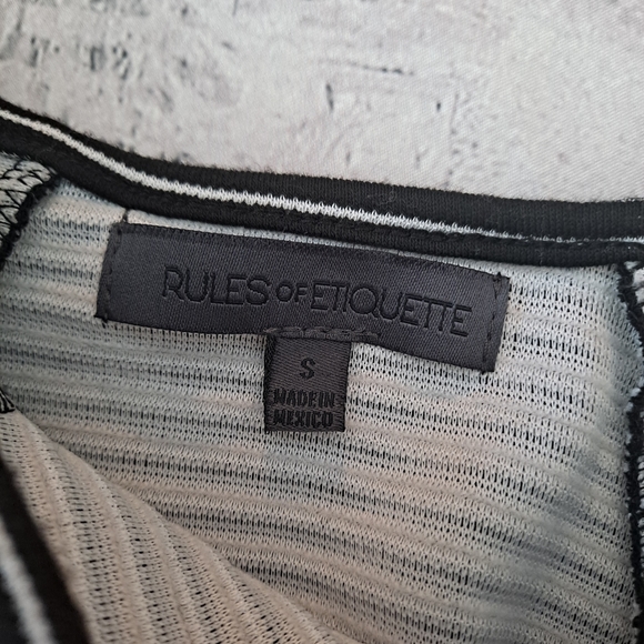 Rules of Etiquette croptop - Picture 2 of 2